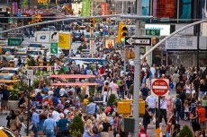 Image of the popular shopping street Broadway in Manhattan